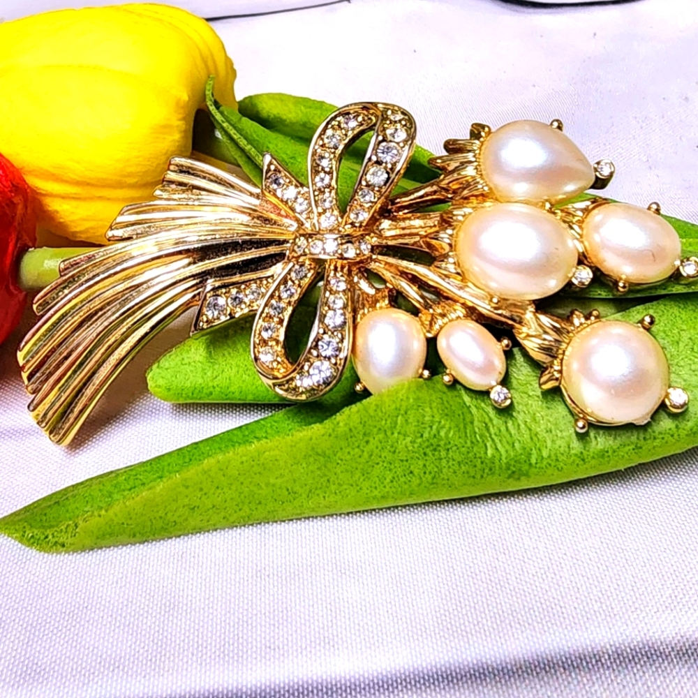 Vintage 1950 Pin